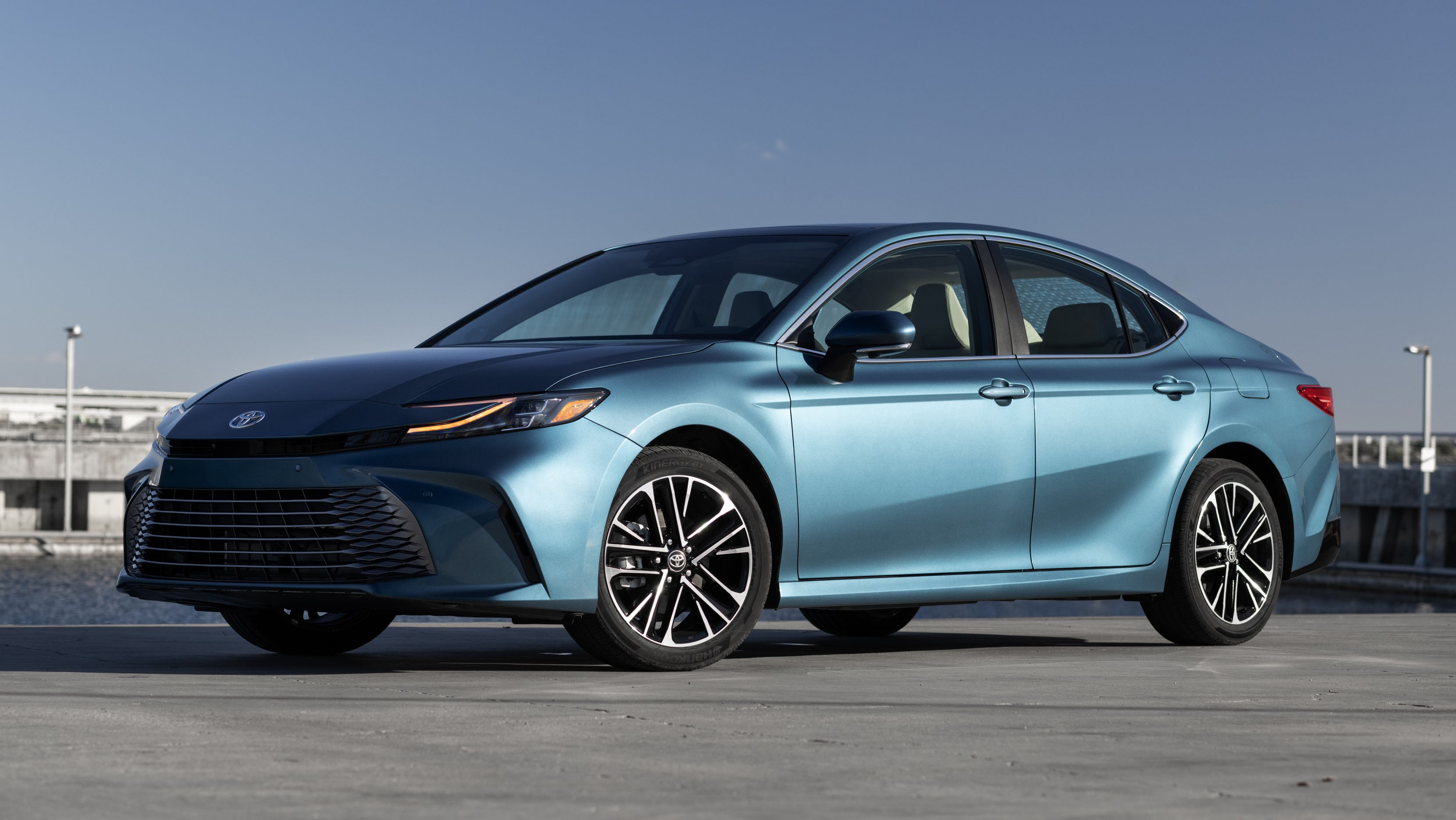 Купить Toyota Camry 2025 Года
